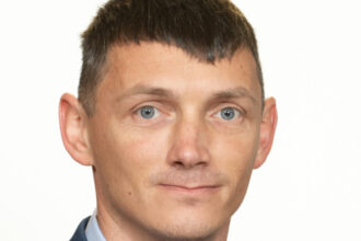 senatorul care sustine ca a facut facultatea la un site de matrimoniale a fost condamnat pentru conducere cu permisul suspendat 6851951d731ec