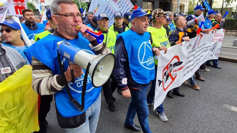 sindicalistii protesteaza la cotroceni ei cei reducerea subventiilor si eliminarea privilegiilor pentru partide si parlamentari 684a7dd96c99f