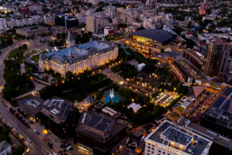 spectacol multisenzorial in gradina palas tribut coldplay imagine dragons si expozitie cu planete gigantice 6852d9b71b026