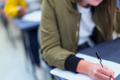 subiecte bac 2025 la istorie elevii de la profilul uman dau proba la istorie baremul de corectare va fi publicat pe edu ro 68490480b449a