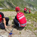 trei ucraineni rataciti in munti gasiti dupa 9 ore de cautare cu ajutorul sts salvatorii indusi in eroare de un apel din irlanda 684d2a3a4738e