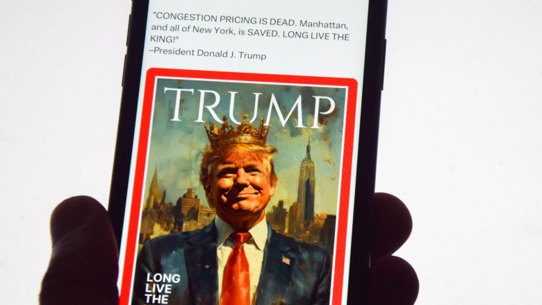 trump isi continua afacerile si lanseaza un telefon mobil cat costa smartphone ul produs de imperiul miliardarului 68503913d4eb5