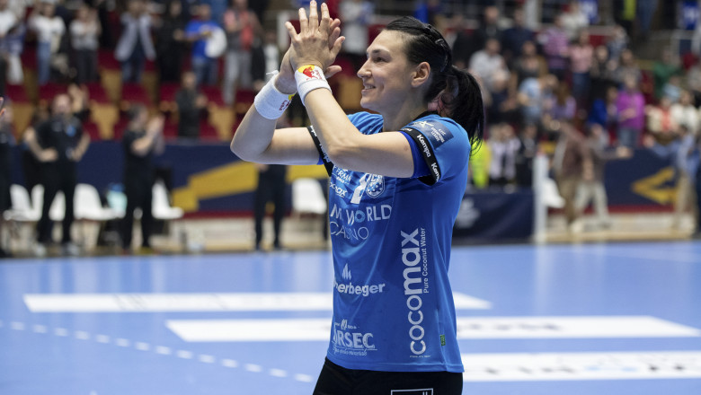 ultimul meci din cariera cristinei neagu presedintele nicusor dan asista la gala de retragere a sportivei 6845a156cf702