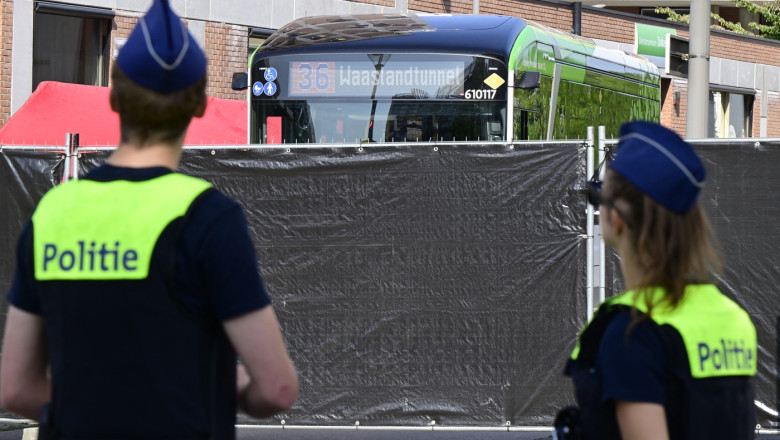 un barbat a inceput sa atace cu cutitul la intamplare pasagerii dintr un autobuz in belgia un mort si doi raniti 68505c005094e