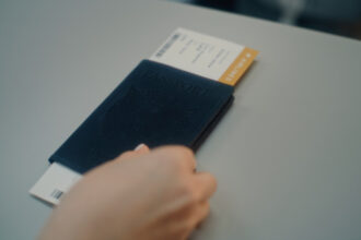 un barbat a zburat gratis de peste 30 de ori dupa ce s a dat drept insotitor de bord 6850e9f80b946