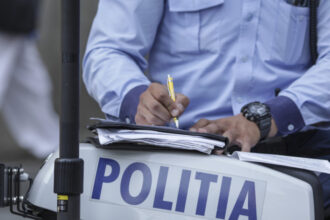 un barbat din cluj a fost impuscat in picior dupa ce a amenintat cu cutitul doi politisti care au intervenit la un conflict conjugal 6841e9c03056d