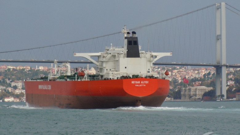 un petrolier s a ciocnit cu alte doua nave in apropiere de stramtoare ormuz 24 de persoane au fost evacuate 685134cde6b6d