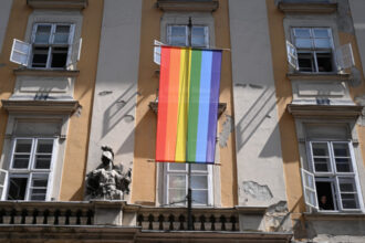 ungaria interzice prin decret afisarea de simboluri lgbtq pe cladirile publice 6843b9cc3f286