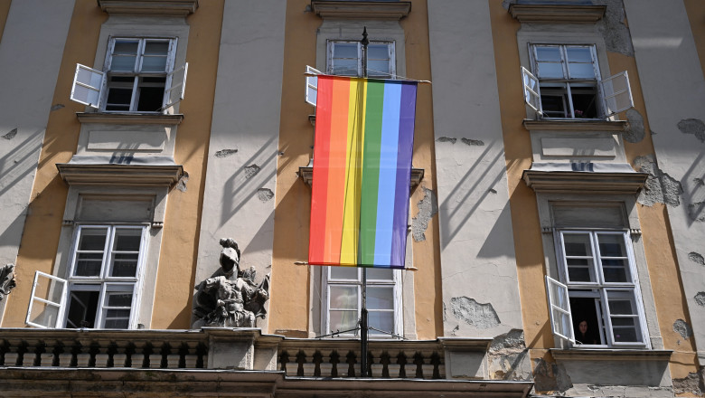 ungaria interzice prin decret afisarea de simboluri lgbtq pe cladirile publice 6843b9cc3f286