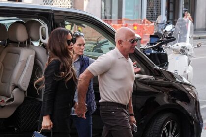 venice is worn out locals see jeff bezos wedding as symbol of citys ills 684e725109f5d