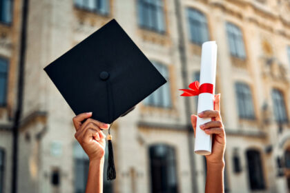 video absolventi de facultate la 70 de ani motivul pentru care si au dorit sa fie studenti la varsta a treia viata e frumoasa daca o faci 683fc55fd31de