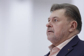 video alexandru rafila si a tiparit bilantul de 1 300 de zile in fruntea ministerului sanatatii ce lipseste din prezentarea oficiala 685163d8d03a8