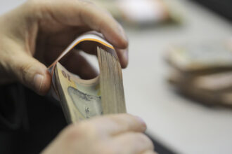 video avertisment dur pentru romania al unui oficial bnr in contextul deficitului urias ne remarcam in mod negativ 684420f035899