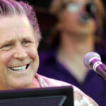 video cantaretul brian wilson cofondator al trupei americane the beach boys a murit la varsta de 82 de ani 684a5115cb0e5
