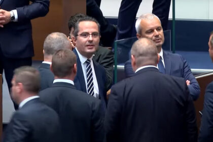 video ciocniri si tensiuni in parlamentul bulgariei din cauza intrarii in zona euro sofia a primit unda verde de la comisia europeana si bce 684133fc4824b