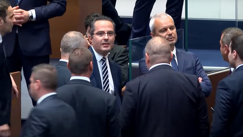 video ciocniri si tensiuni in parlamentul bulgariei din cauza intrarii in zona euro sofia a primit unda verde de la comisia europeana si bce 684133fc4824b