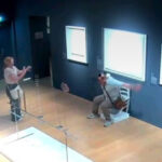 video cosmarul oricarui muzeu momentul in care un turist se asaza pe o opera de arta la verona si o distruge 6850390148f6c