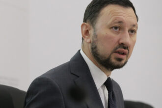 video fechet spune ca trebuie regandit modul gestionarii apelor pluviale daca mai ploua o ora probabil ca intreg bucurestiul era sub ape 6848fff170791