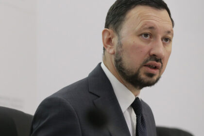 video fechet spune ca trebuie regandit modul gestionarii apelor pluviale daca mai ploua o ora probabil ca intreg bucurestiul era sub ape 6848fff170791