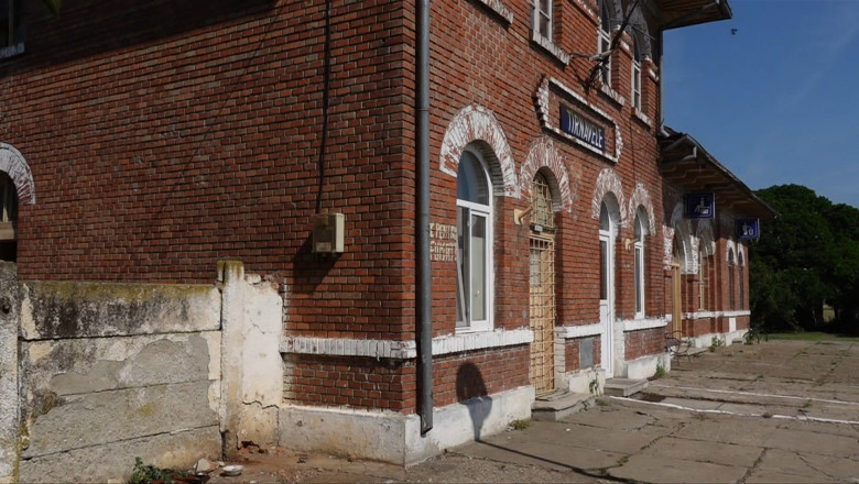 video garile cfr in ruina mizerie drumuri in camp si calatori tot mai putini nici pe banca nu poti sa stai 68525ecfa1249