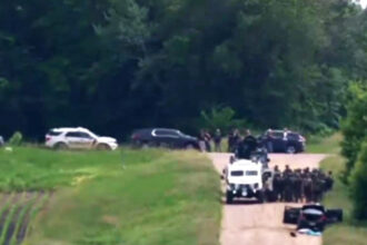 video imagini de la actiunea de capturare a suspectului in cazul uciderii alesilor democrati din minnesota unde se ascundea vance boelter 6850493e30a6a