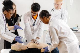 video in franta e greu aici e simplu studentii straini care invata sa devina medici in romania concurenta record la admitere la umf iasi 68426aa90c9a2