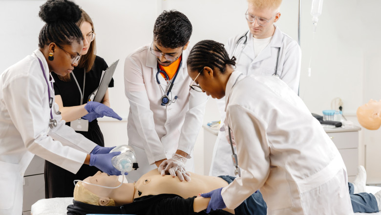 video in franta e greu aici e simplu studentii straini care invata sa devina medici in romania concurenta record la admitere la umf iasi 68426aa90c9a2