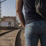 video inconstienta pe calea ferata cum isi pun viata in pericol in fiecare zi sute de oameni in garile din romania e riscul nostru 684a53af8b64a