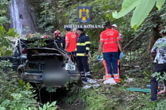 video masina prabusita intr o rapa pe transfagarasan un barbat a murit iar fiul sau este in stare grava cum s a produs accidentul 68514a8ae1b4d