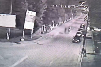 video momentul in care un tanar de 20 de ani din galati este omorat in bataie in plina strada doi agresori au fost arestati 684736da5b6c9