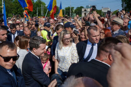 video nicusor dan baie de multime la chisinau presedintele a fost votat de peste 80 dintre basarabenii cu cetatenie romana 684860758337f
