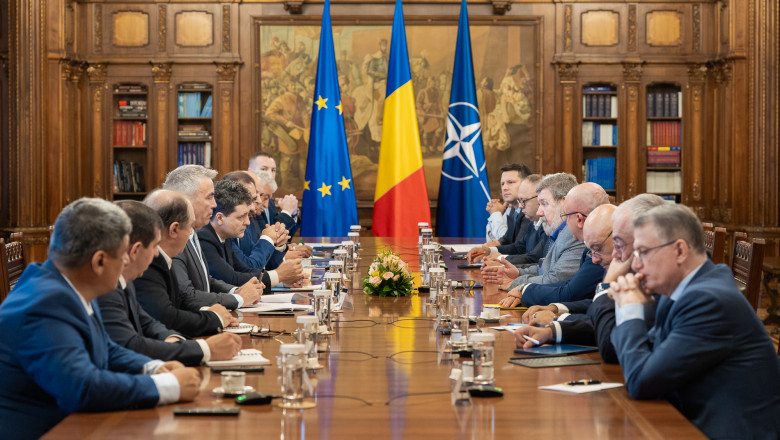 video nicusor dan romania e intr un moment de cotitura deciziile pe care le vom lua vor trasa directia tarii noastre pentru urmatorii ani 685038872f47f