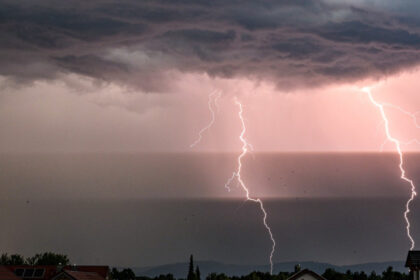 video noua persoane au fost ranite la bordul unui avion ryanair prins de turbulente furtuni violente in sudul germaniei 684162c78298b