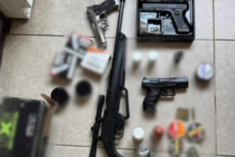 video operatiunea jupiter politistii au gasit zeci de arme dupa perchezitii in capitala 26 de verificari si in judetul arges 68402a18b2e50