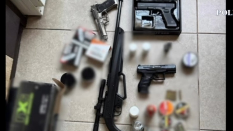 video operatiunea jupiter politistii au gasit zeci de arme dupa perchezitii in capitala 26 de verificari si in judetul arges 68402a18b2e50