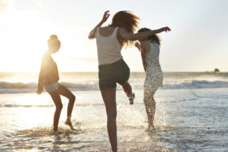 video pregatiri pentru sezonul estival pe litoral noua din 10 locuri de cazare in vama veche ocupate in vacanta de 1 mai 683f1b6c2ff87