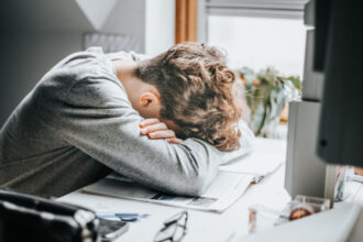 video profesorii care dau multe teme atentionati cat timp ar trebui sa aloce elevii zilnic pentru sarcinile scolare primite pentru acasa 684116f19a98d