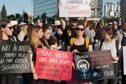video protest in piata victoriei dupa uciderea teodorei marcu cand statul tace femeile mor 683fc56482ce1