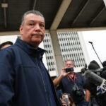 video senatorul democrat alex padilla a fost scos cu forta din incapere si incatusat in timpul unei conferinte sustinute de kristi noem 684ba3f5276c8