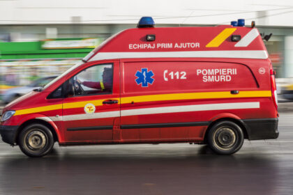 video un lift in care se aflau patru persoane intre care un copil s a prabusit la timisoara 68514a99d1538