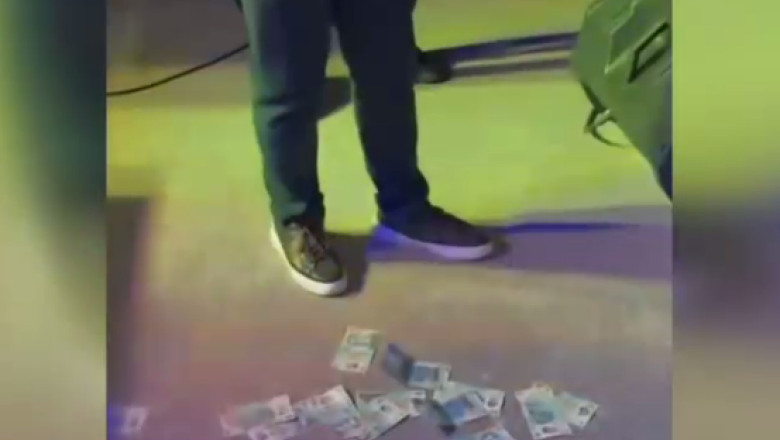 video un primar psd arunca cu bani la o petrecere cu manele de zilele comunei 30 de milioane de la mine pentru voi tata a a fara numar 68518e0e07e55