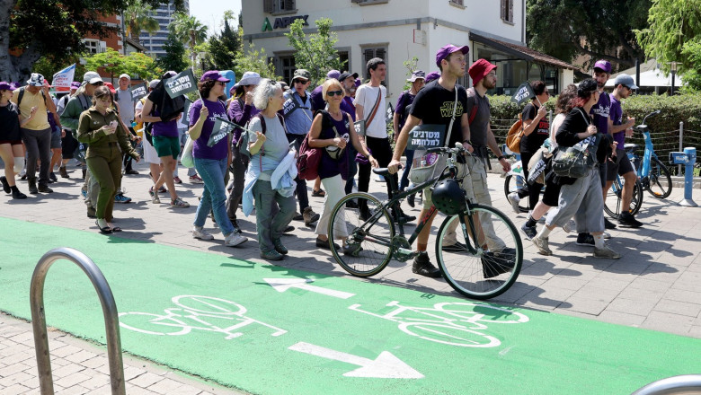 video zeci de israelieni au pornit pe jos pana la granita cu fasia gaza intr un mars de trei zile impotriva razboiului 6841340029537