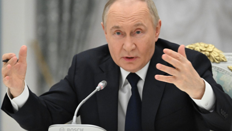 vladimir putin afirma ca regimul ilegitim de la kiev s a transformat intr o organizatie terorista 68409f1f18044