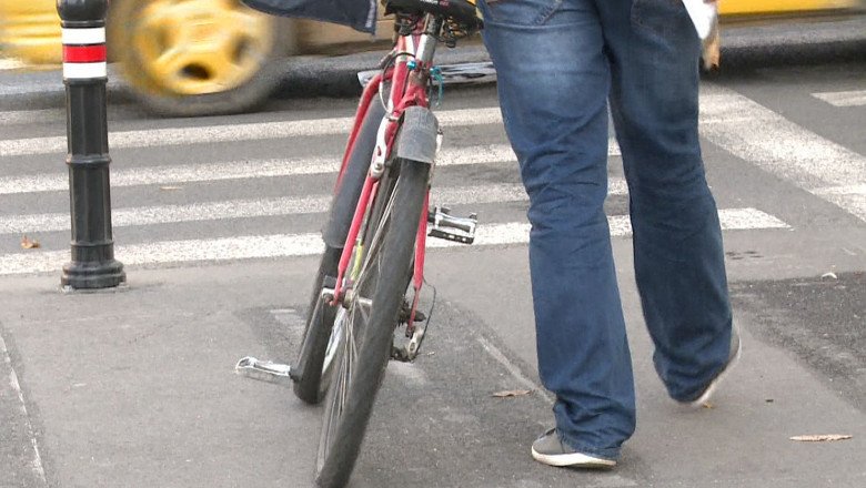 zeci de biciclisti si trotinetisti din iasi amendati drastic o tanara prinsa pe trotuar si pe trecerea de pietoni pe bicicleta 6851ee95a1853