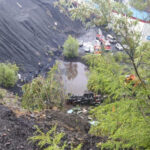 13 rusi au murit si alti 20 au fost raniti dupa ce autobuzul care i transporta de la o mina s a prabusit intr o rapa 687e075f3effd