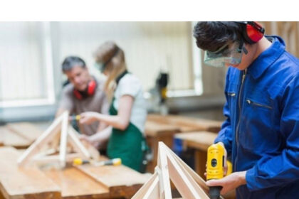 154 de tineri din iasi pot invata o meserie pe gratis 11 iulie este ultima zi de inscriere in invatamantul dual 686f8f0e75d41