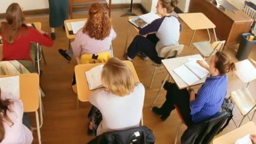 9 candidati au fost eliminati din examenlul de definitivat prezenta de 932 la proba scrisa 686d265e8602a