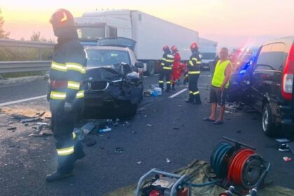 accident cu 6 victime pe a1 printre care doi copii de 8 si 14 ani trei autoturisme si un tir s au ciocnit 687de61b9bf1b