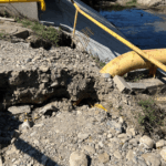 acest drum abia refacut s a surpat deja ce au descoperit locuitorii dupa prima ploaie 6865bc23841fb