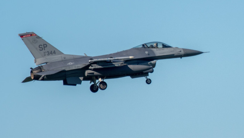 alerta in apropierea terenului de golf al lui donald trump un f 16 a escortat un avion in afara zonei dupa incalcarea spatiului aerian 686a6ee1f38fb